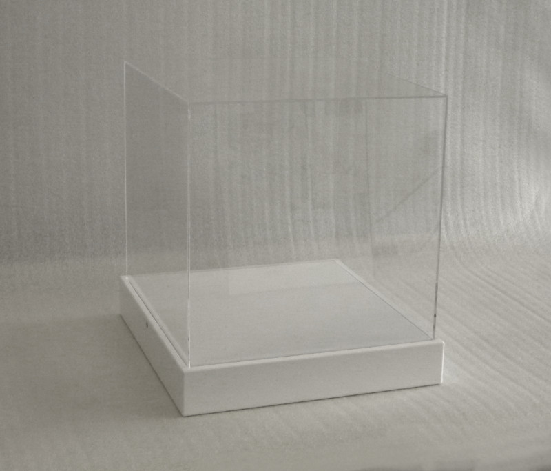 Colibrì SRLS - Totem da banco costituito da base in legno laccato e teca in  plexiglass trasparente